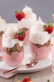 Baileys Strawberries & Cream Pie Mousse
