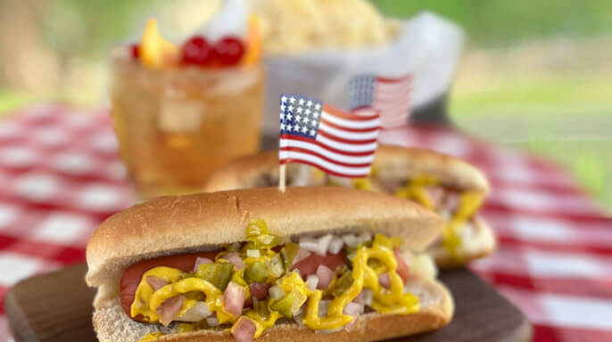 Cocktail and Hot Dog Pairings For July 4th