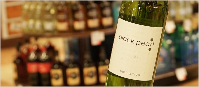 black pearl Chenin Blanc bottle